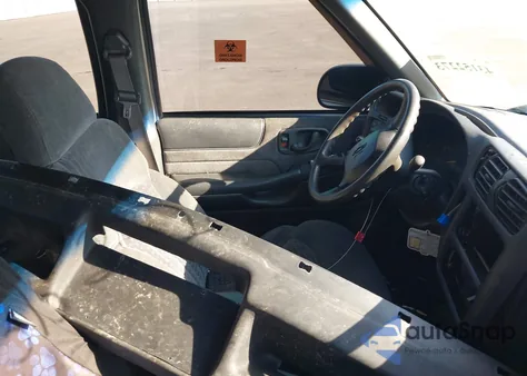 2000 Chevrolet Blazer Ls from USA, damaged, VIN 1GNDT13W3Y2134426